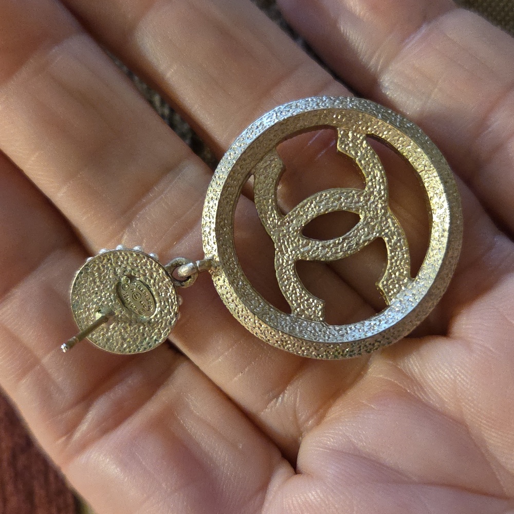 Authentic Chanel Single Earring - Picture 4 of 12